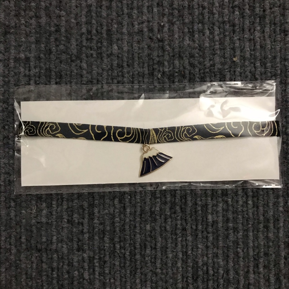 My. Fuji Choker Necklace